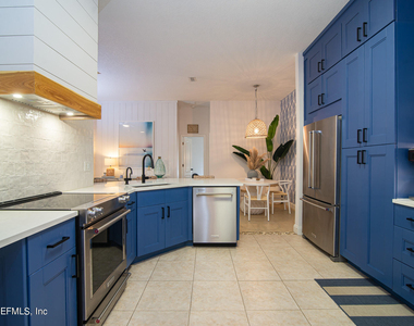 2402 Seagate Lane N - Photo Thumbnail 1