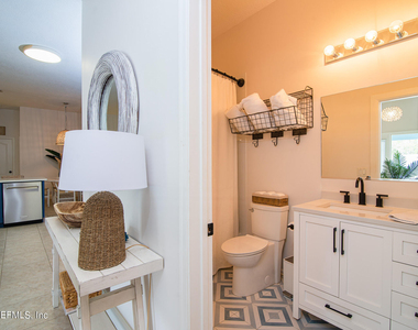 2402 Seagate Lane N - Photo Thumbnail 21