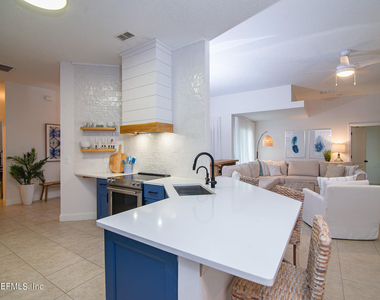 2402 Seagate Lane N - Photo Thumbnail 8