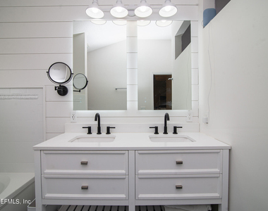 2402 Seagate Lane N - Photo Thumbnail 19
