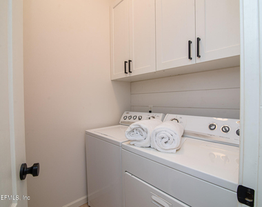 2402 Seagate Lane N - Photo Thumbnail 24