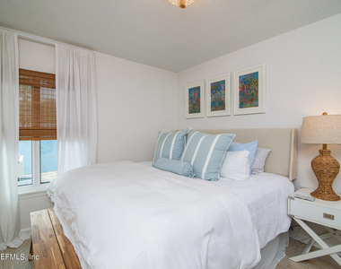 2402 Seagate Lane N - Photo Thumbnail 22