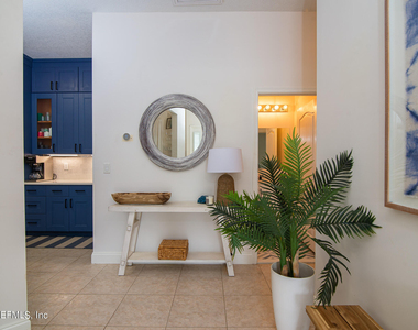 2402 Seagate Lane N - Photo Thumbnail 6