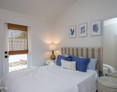 2402 Seagate Lane N - Photo Thumbnail 20