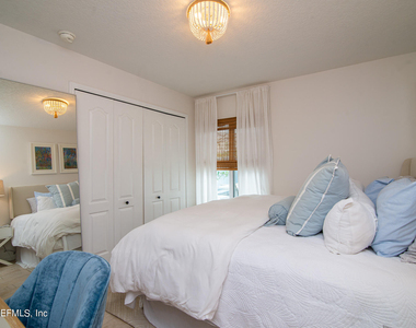 2402 Seagate Lane N - Photo Thumbnail 23