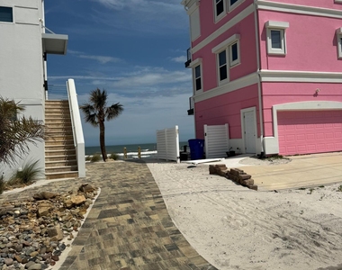 2402 Seagate Lane N - Photo Thumbnail 4