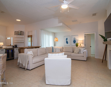 2402 Seagate Lane N - Photo Thumbnail 14