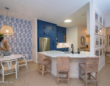 2402 Seagate Lane N - Photo Thumbnail 9
