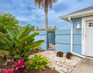 2402 Seagate Lane N - Photo Thumbnail 5