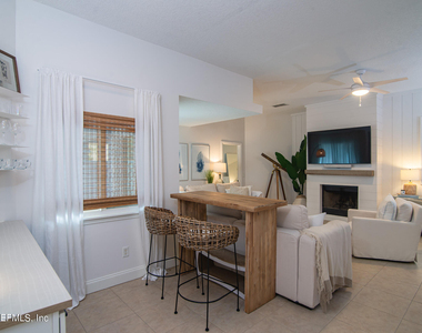 2402 Seagate Lane N - Photo Thumbnail 12