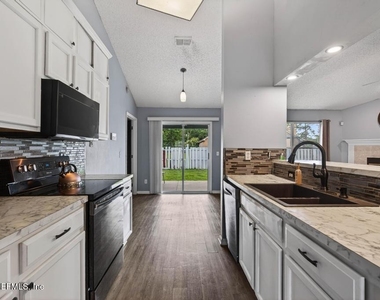 10842 Lydia Estates Drive - Photo Thumbnail 16