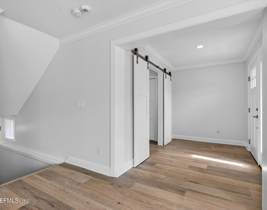1766 Beach Avenue - Photo Thumbnail 10