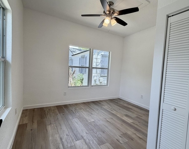 717 King Street - Photo Thumbnail 11