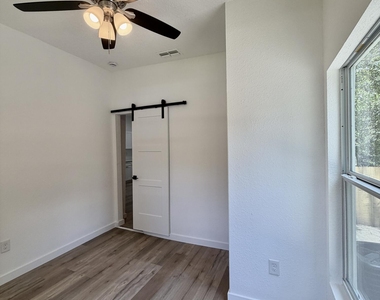 717 King Street - Photo Thumbnail 13