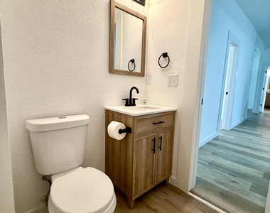 717 King Street - Photo Thumbnail 16