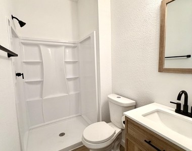 717 King Street - Photo Thumbnail 15