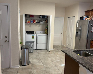 705 Servia Drive - Photo Thumbnail 8