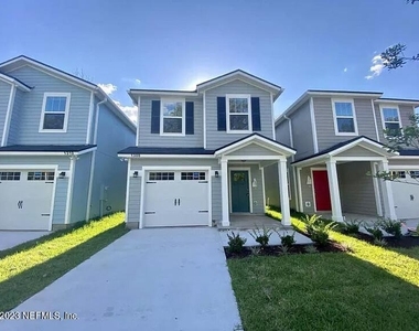 1308 Lake Shore Boulevard - Photo Thumbnail 2