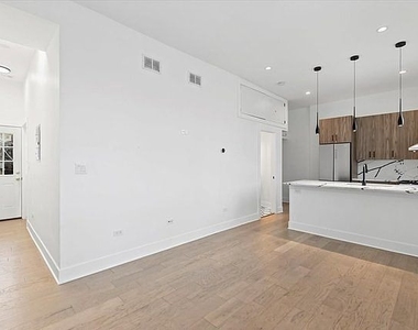 449 N Elizabeth Street - Photo Thumbnail 4
