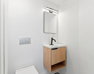 449 N Elizabeth Street - Photo Thumbnail 6