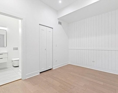 449 N Elizabeth Street - Photo Thumbnail 8