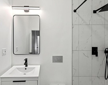 449 N Elizabeth Street - Photo Thumbnail 9