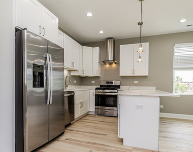 723 N Waller Avenue - Photo Thumbnail 3
