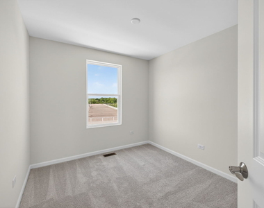 2635 Lohan Way - Photo Thumbnail 16