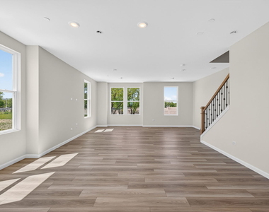 2635 Lohan Way - Photo Thumbnail 8