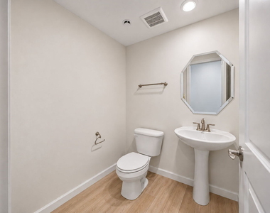 2635 Lohan Way - Photo Thumbnail 12