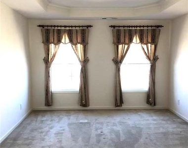 5876 Rue Villa Lane - Photo Thumbnail 5