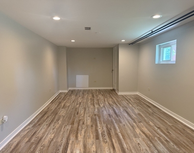 6758 S Karlov Avenue - Photo Thumbnail 10