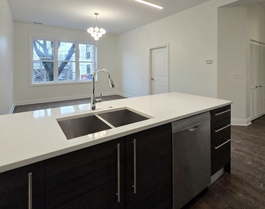 1537 N Orleans Avenue - Photo Thumbnail 4