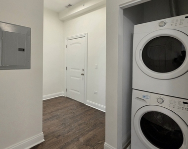 1537 N Orleans Avenue - Photo Thumbnail 8