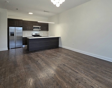 1537 N Orleans Avenue - Photo Thumbnail 6