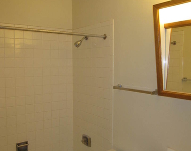 1077 Dickens Way - Photo Thumbnail 9
