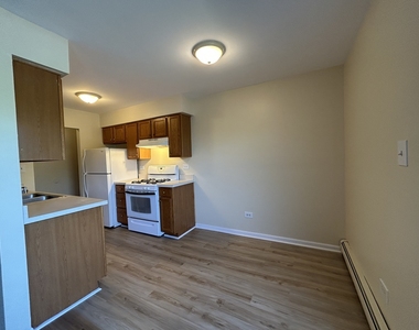 1077 Dickens Way - Photo Thumbnail 4