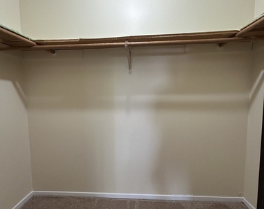 1077 Dickens Way - Photo Thumbnail 7