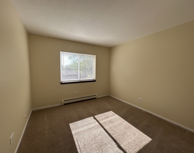 1077 Dickens Way - Photo Thumbnail 8