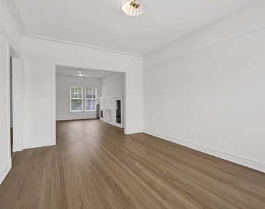 2107 W Eastwood Avenue - Photo Thumbnail 11