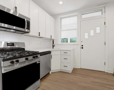 2107 W Eastwood Avenue - Photo Thumbnail 2
