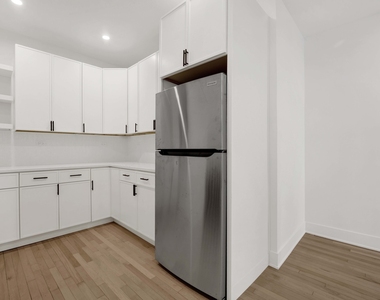 2107 W Eastwood Avenue - Photo Thumbnail 3