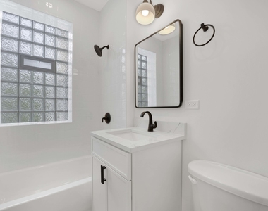 2107 W Eastwood Avenue - Photo Thumbnail 14