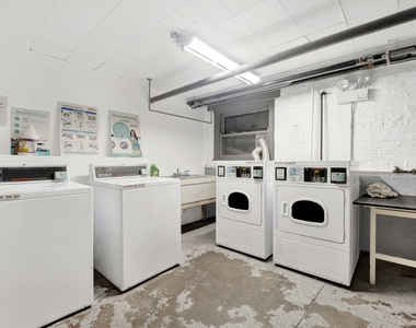 2107 W Eastwood Avenue - Photo Thumbnail 17