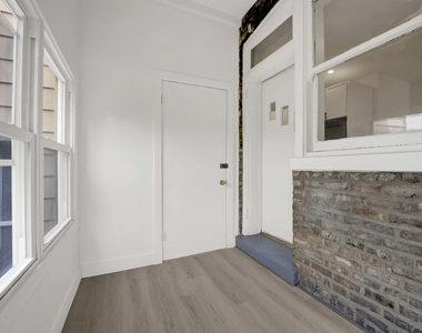 2107 W Eastwood Avenue - Photo Thumbnail 16
