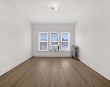 2107 W Eastwood Avenue - Photo Thumbnail 10