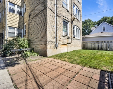 2107 W Eastwood Avenue - Photo Thumbnail 19