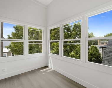 2107 W Eastwood Avenue - Photo Thumbnail 15