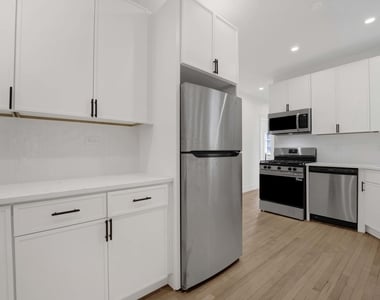 2107 W Eastwood Avenue - Photo Thumbnail 4