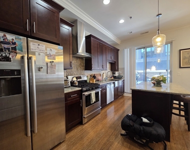 22 N Aberdeen Street - Photo Thumbnail 5